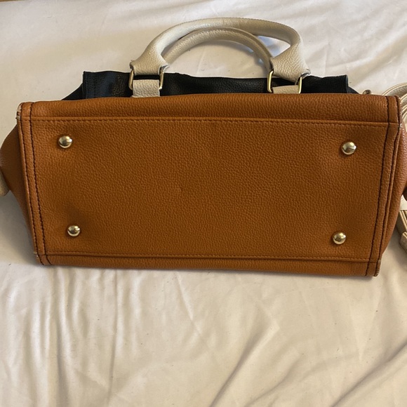 Guess purse poly synthetic leather - Picture 7 of 8